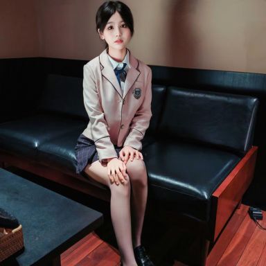 XiuRen秀人网 9949期 奶芙乔乔